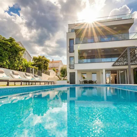 Vila Deluxe Villa Palace Nera Seafront 2 Pools & Spa *