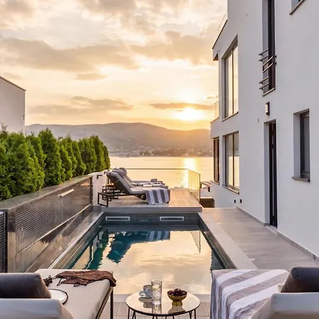 Villa Deluxe Palace Nera Seafront 2 Pools & Trogir