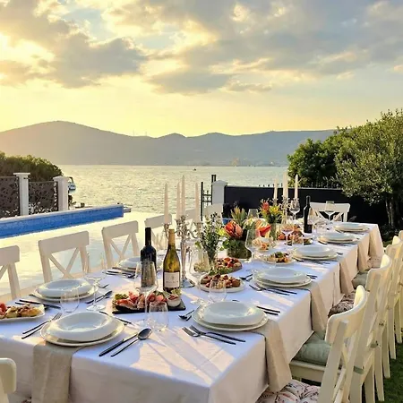Deluxe Villa Palace Nera Seafront 2 Pools & Spa *