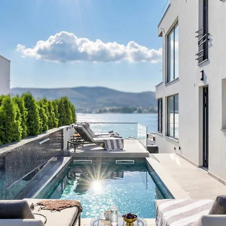 Deluxe Palace Nera Seafront 2 Pools & * Trogir