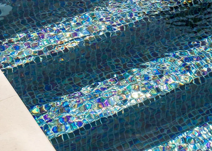 De Luxe Palace Al Nera 2 Swimming Pools At Sea *