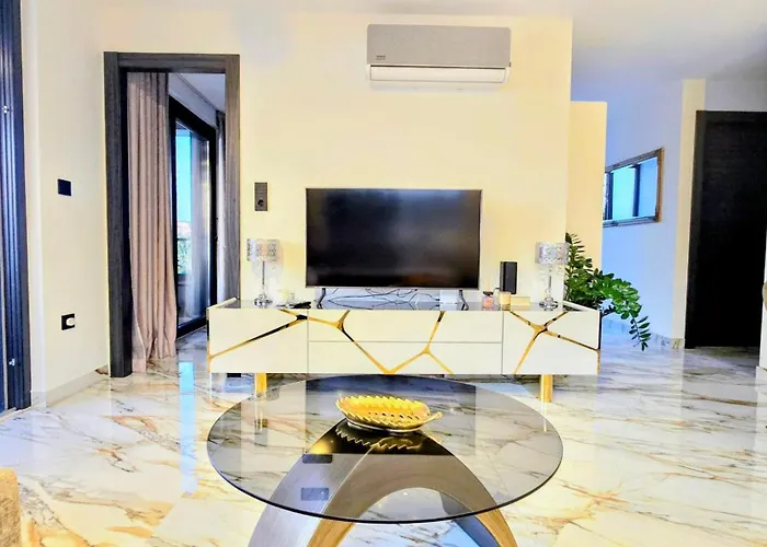 De Luxe Palace Al Nera 2 Swimming Pools At Sea *