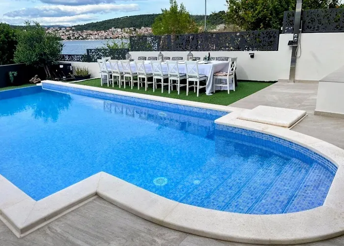 De Luxe Palace Al Nera 2 Swimming Pools At Sea Villa Trogir