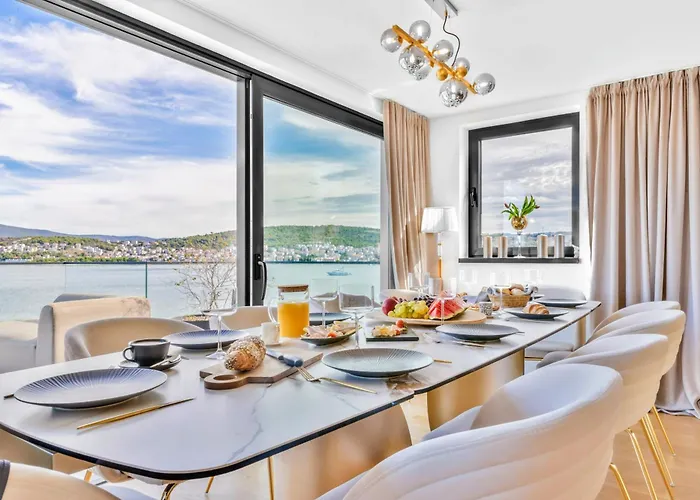 De Luxe Palace Al Nera 2 Swimming Pools At Sea Villa Trogir