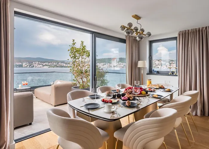 De Luxe Palace Al Nera 2 Swimming Pools At Sea