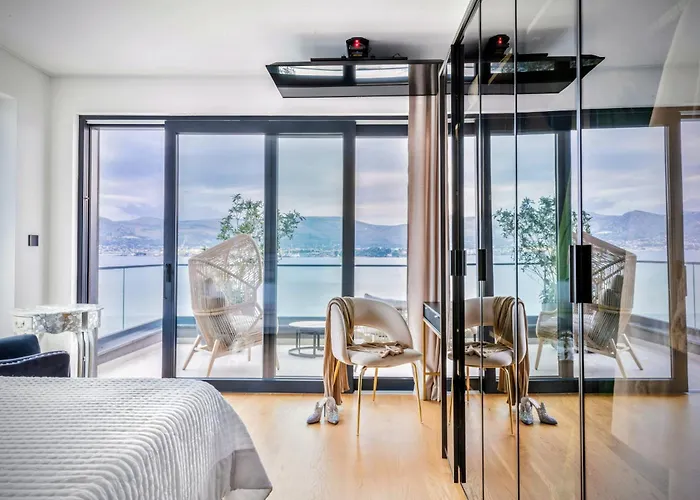 Villa De Luxe Palace Al Nera 2 Swimming Pools At Sea Trogir