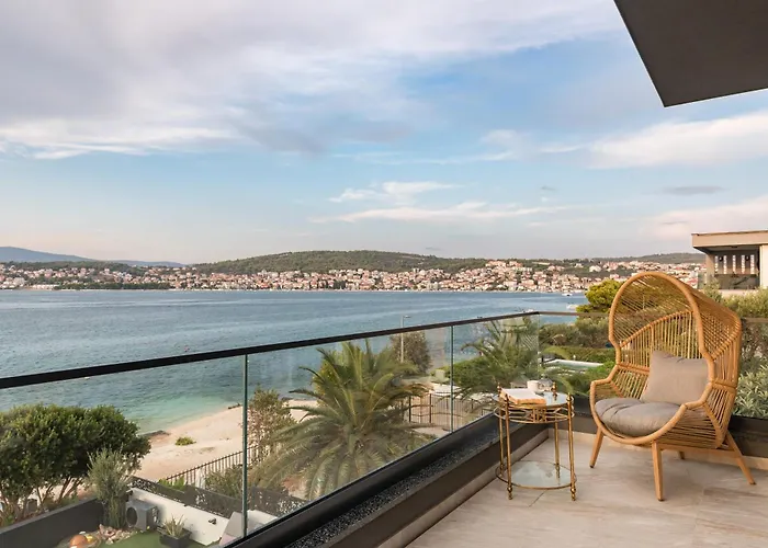 De Luxe Palace Al Nera 2 Swimming Pools At Sea *