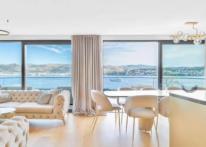 De Luxe Palace Al Nera 2 Swimming Pools At Sea