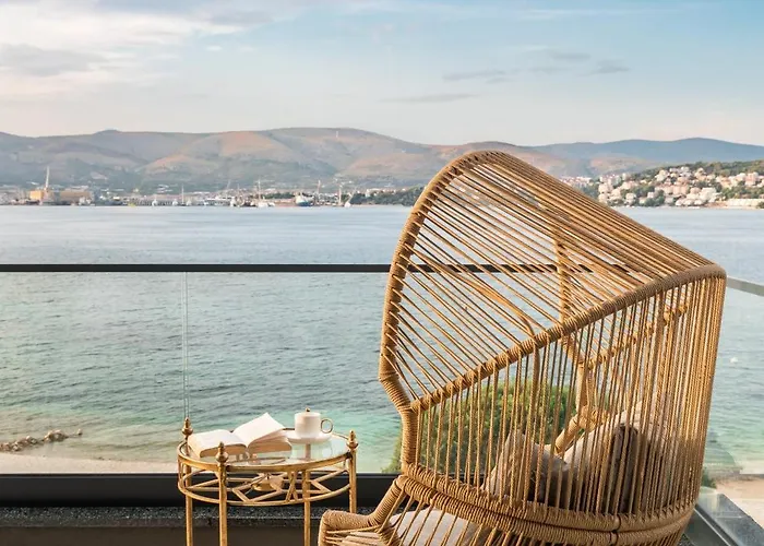 De Luxe Palace Al Nera 2 Swimming Pools At Sea Villa Trogir