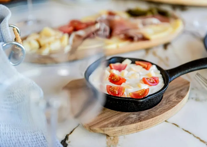 De Luxe Palace Al Nera 2 Swimming Pools At Sea