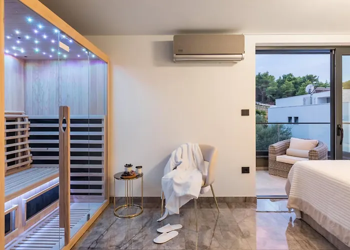 De Luxe Palace Al Nera 2 Swimming Pools At Sea Villa Trogir