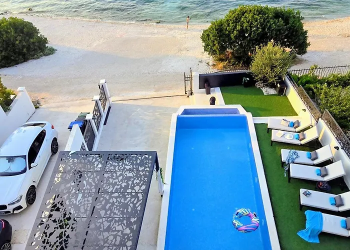 De Luxe Palace Al Nera 2 Swimming Pools At Sea