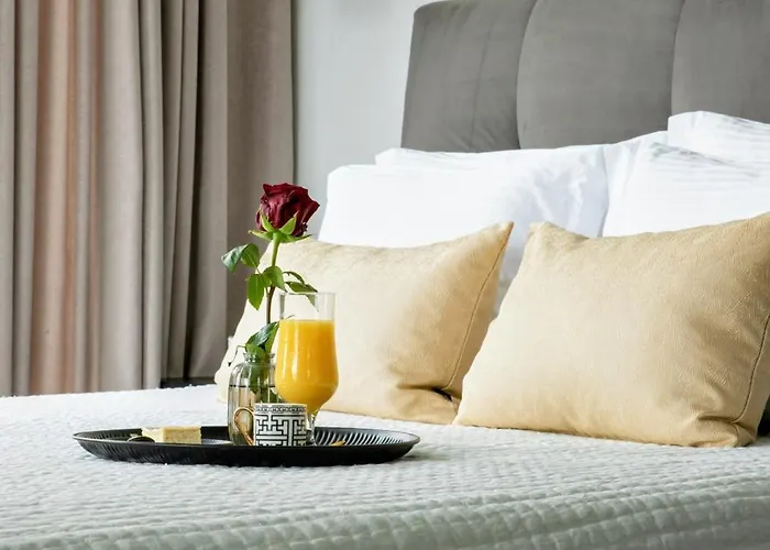 De Luxe Palace Al Nera 2 Swimming Pools At Sea Villa