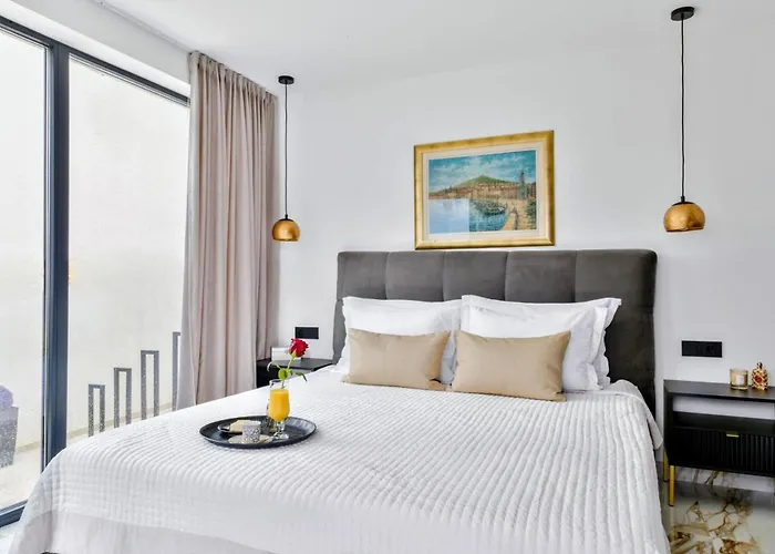 De Luxe Palace Al Nera 2 Swimming Pools At Sea Villa Trogir