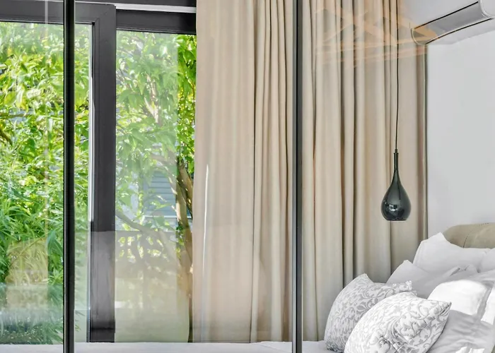 De Luxe Palace Al Nera 2 Swimming Pools At Sea Villa Trogir