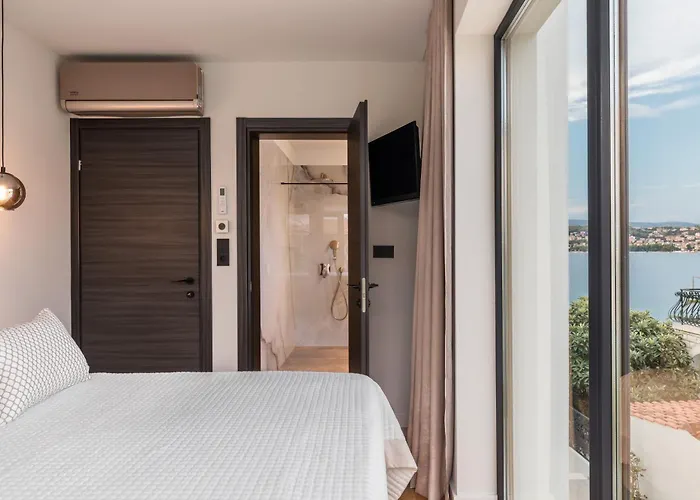 De Luxe Palace Al Nera 2 Swimming Pools At Sea Villa Trogir