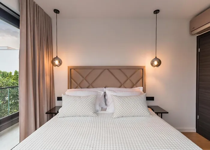 De Luxe Palace Al Nera 2 Swimming Pools At Sea