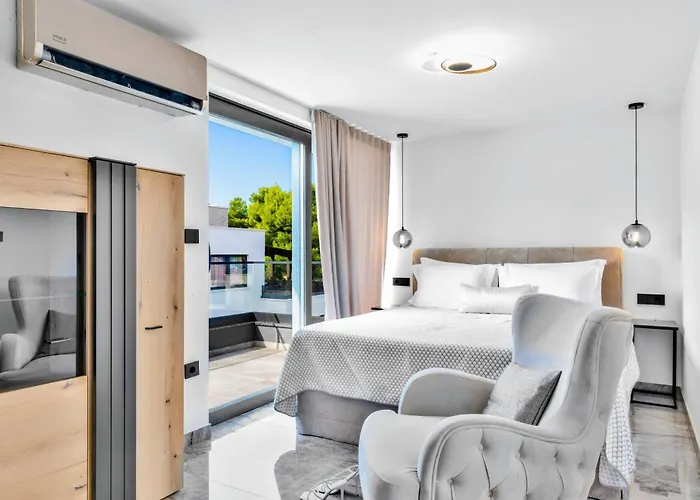 Villa De Luxe Palace Al Nera 2 Swimming Pools At Sea *