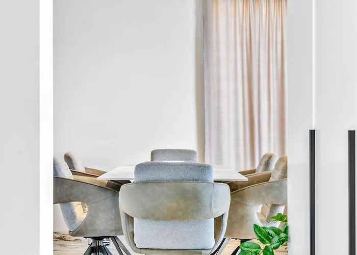 De Luxe Palace Al Nera 2 Swimming Pools At Sea Villa *