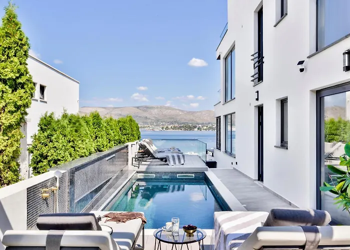 Villa De Luxe Palace Al Nera 2 Swimming Pools At Sea Trogir