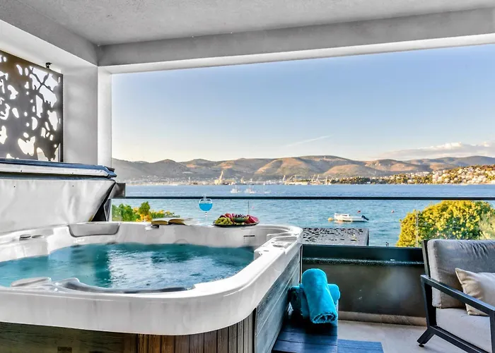 De Luxe Palace Al Nera 2 Swimming Pools At Sea *