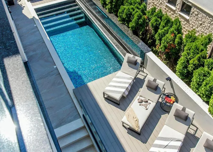 De Luxe Palace Al Nera 2 Swimming Pools At Sea *