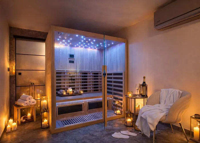 De Luxe Palace Al Nera 2 Swimming Pools At Sea *