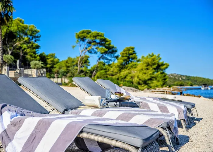 De Luxe Palace Al Nera 2 Swimming Pools At Sea