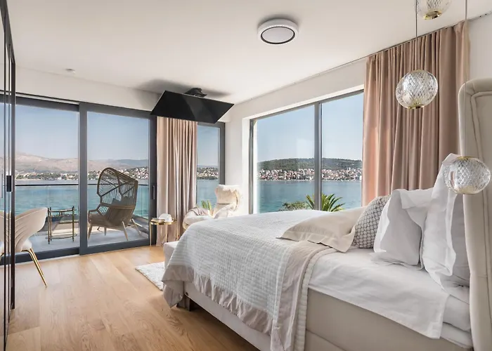 Villa De Luxe Palace Al Nera 2 Swimming Pools At Sea