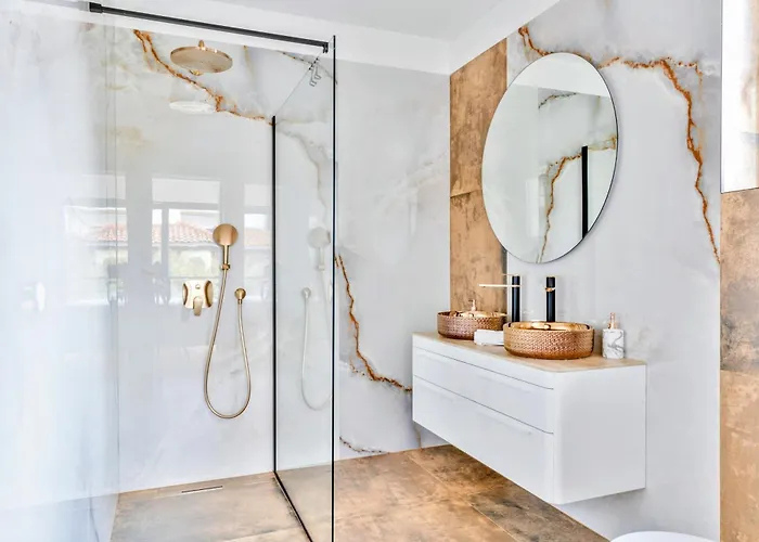 De Luxe Palace Al Nera 2 Swimming Pools At Sea