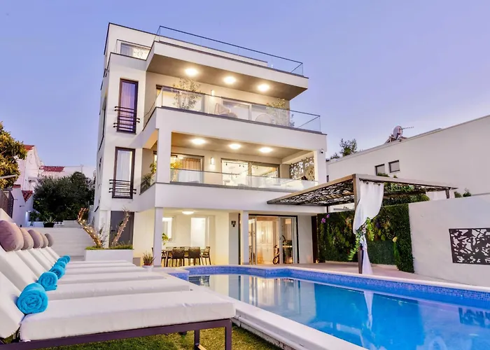 De Luxe Palace Al Nera 2 Swimming Pools At Sea Trogir